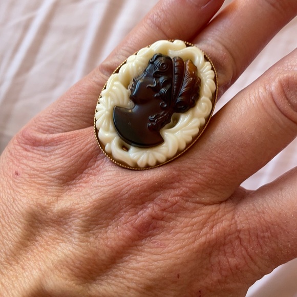 Vintage glass HUGE cameo ring brown and white. XL - Picture 6 of 6